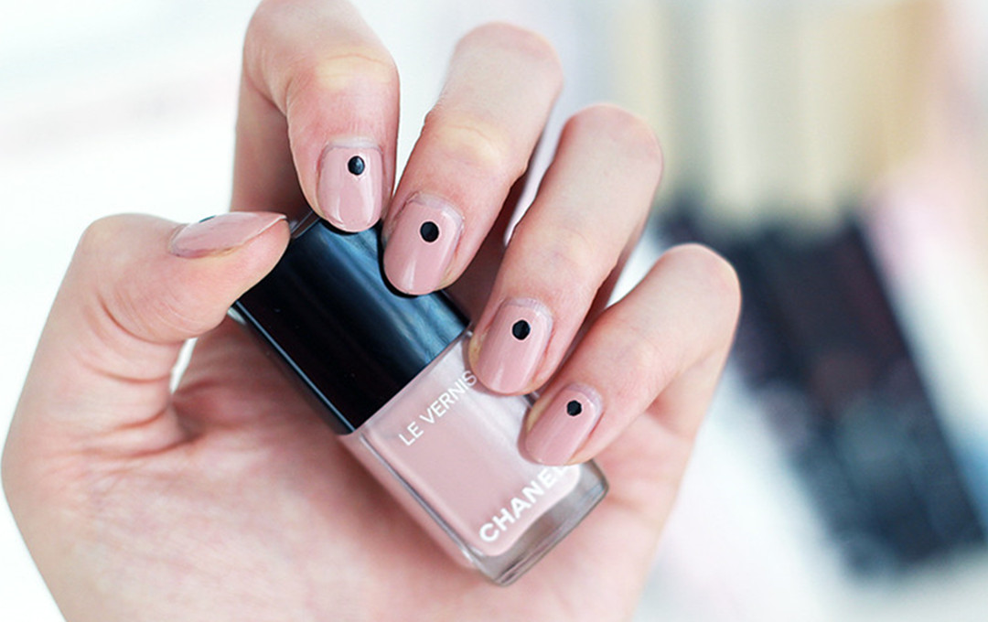 The CHANEL, LE VERNIS Longwear Nail Color Reviews